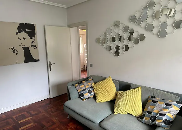 Bonito Piso Con Garaje Cerca De Playas *